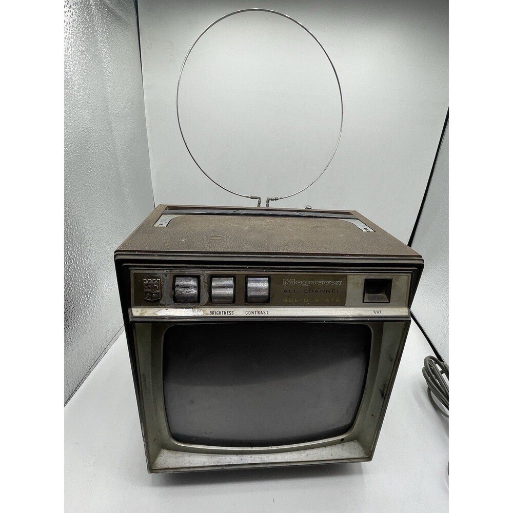 Vintage 1960’s Magnavox Japan 8” All Channel Solid State Ranger B&W TV *READ*